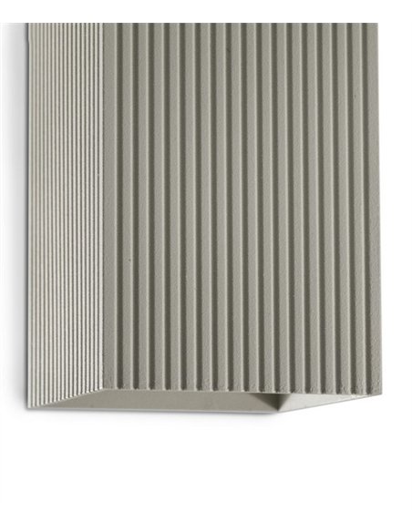 Lune wall light - Faro - Elongated structure with dual lighting