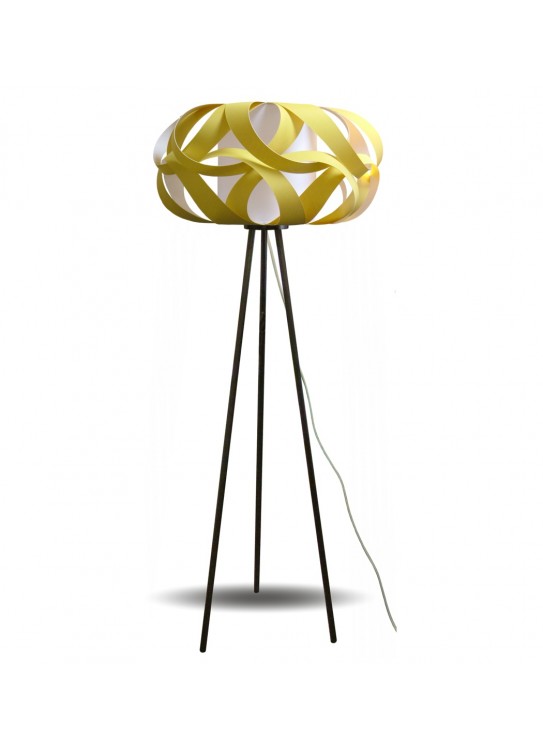 Lámpara de pie con pantalla de tela color mostaza y pie de madera - Kim